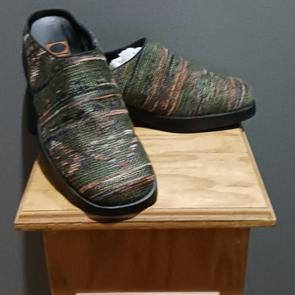 Inspired Soles by Arteffects Green Orange Black Clogs Fabric Size 9M